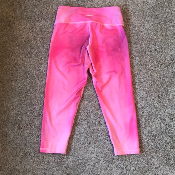 New - BEND Capri Workout Leggings- pink, Medium - Picture 2 of 3